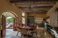 Charming Villa in Cartagena's Heart-A Blend of Modern Comfort and Historic Charm