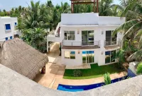 Lovely ground floor condo with pool and roof in Punta Sur