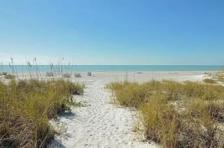 Beautiful canal front unit!See manatees playing from your living room.Cabana #12 Отели рядом с достопримечательностью «Longboat Key»