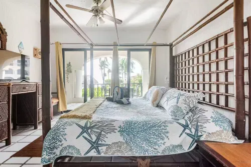 Beachfront 3b ground-level condo with stunning Caribbean Sea views in Playacar 1