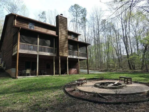 6  Bedrooms, 3 1/2 Baths, WiFi, Dog Friendly, Pool Table, Hot Tub, Fire Pit Hotels in Ellijay