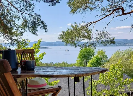 Luxury by the fjord of Oslo. Welcome to a mirrored cabin with great views Отели в г. Fjellstrand