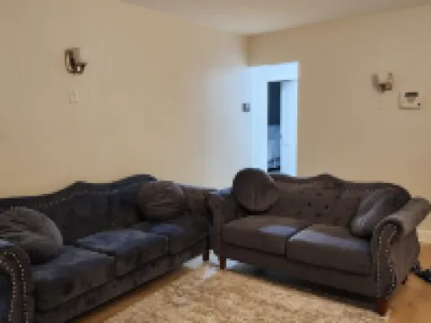 Convenient/family friendly home with yard driveway 銀泉酒店