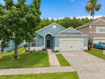 4 Bedrooms/2 Bathrooms AMAZING HOME! PRIVATE POOL!