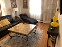 Duplex with  private Entrance , A block from UBS Arena & Belmont Park, Hotels in Elmont