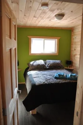 A modern, cosy, ocean-front, beach (rock) acces Cottage Hotels near Pathend Brook Lookout