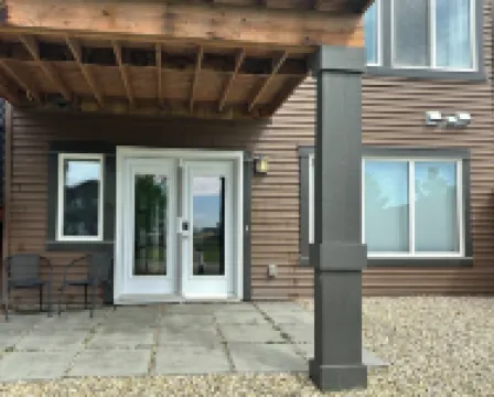 Juanu’s Cozy Cove - Walkout Basement SuiteFamily Friendly15mins from Airport
