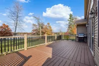 Brand New 2021 4 BR + den Lake House minutes to world class golf.