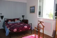 HOUSE 2 bedrooms - terrace river view NO GARDEN - no Wifi or TV Hotels in Le Bugue