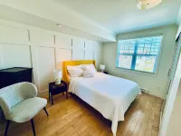 Cozy, Relaxing, Center City Retreat with Private Rooftop Deck!