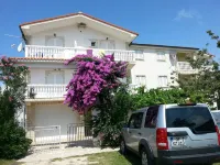 Family holiday fun on the Croatian Mediterranean coast  호텔