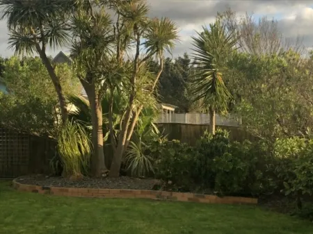 Family holiday home at Waitarere Beach. Отели в г. Уэйтарер