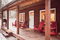 Charming 4 season log cabin near Algonquin Park Hotels in Kearney