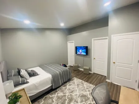 Roxan Cozy Corner MundeleneSailor’s Welcome House/ Navel Family Retreat