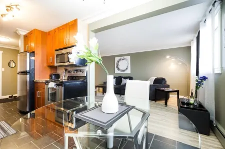 Vibrant Escapade Bright and spacious one bedroom min to NAIT Great for students Отели рядом со станцией Edmonton VIA Rail Station