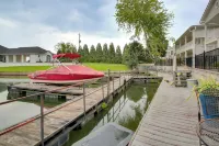 Lakefront Hot Springs Condo w/ Dock Access & Views - Apartments
