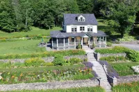 Breezy Hill Inn - Bed and Breakfasts