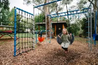 Alpine Riverside Cottages Hotels in Porepunkah