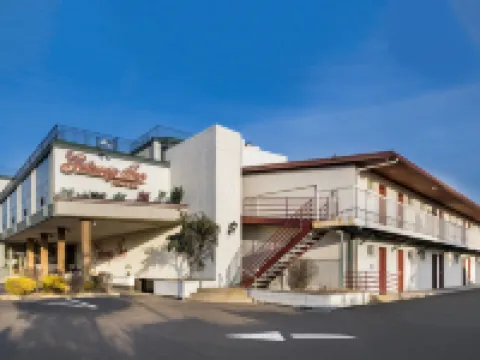 Gateway Inn Hotels in Merrick