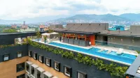 Landmark Hotel - piscina