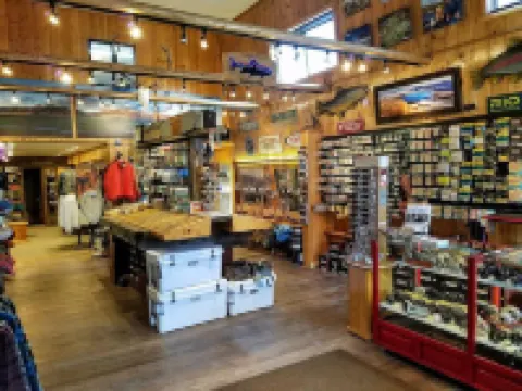 Red Bear Inn Hotels in Ennis