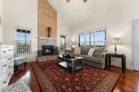 Puttin on the Green 3 Bedroom Villa by RedAwning - parking