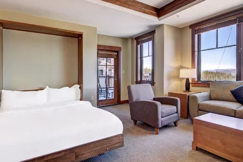 Slopeside  at Base of Peak 8, Sleeps 6! 1 Bedroom Condo by RedAwning Hotel a Copper Mountain