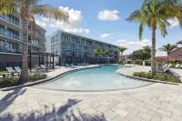475 Strand Dr - spa
