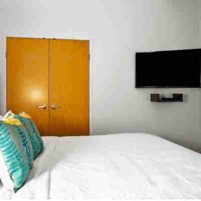 Bold 2Br 2BA in the Block Apartment by CozySuites! Rooms