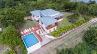 Two Bays Beach Villa, Apartment, and Studios Hotels near Shark Reef