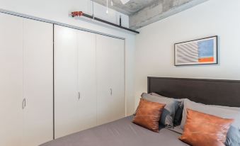 Sleek DT Cleveland Apt at City Club