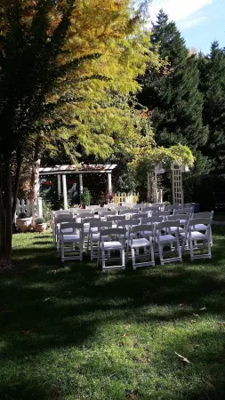 A Williamsburg White House Inn Отели рядом с достопримечательностью «Уильям & Мэри»