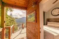 Das Tree Haus 1 Bedroom Home by NW Comfy Cabins by RedAwning