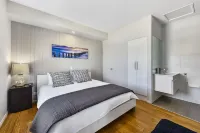 Aloha Waterfront Properties - Boutique
