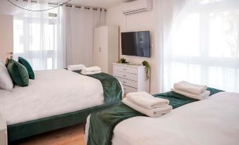 YalaRent Ivy Villa with Private Pool
