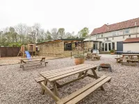 Poacher's Arms Hotels in Hope