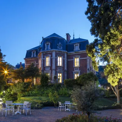 Logis Hotel Royal Saint-Mart - parking