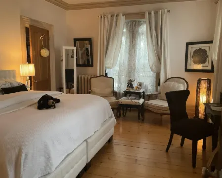 Île de Garde B&B Hotels in Sherbrooke