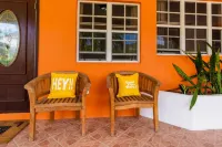 The Vintage Sanctuary - 3 mins drive to the beach!