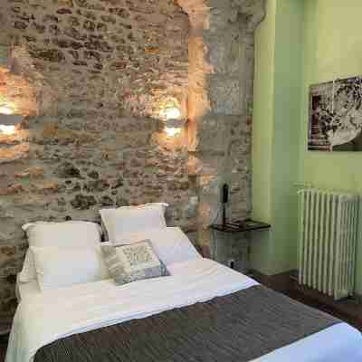 le grand monarque donzy Rooms