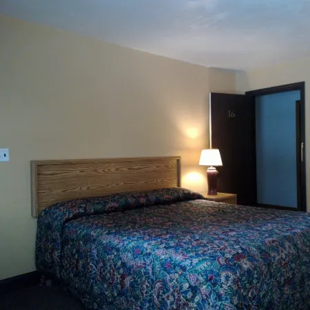 Colonial Inn Mercer-Grove City