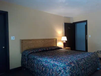 Colonial Inn Mercer-Grove City فنادق في 