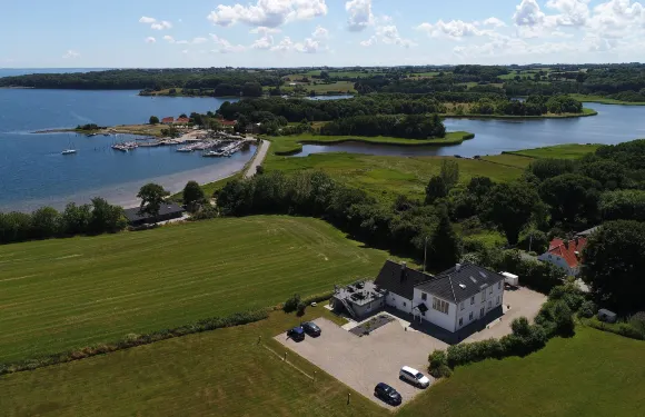 納圖爾沛倫酒店