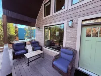 Newly built Porchside Forest Getaway 4-bedroom 3-bath cabin WiFi, AC.