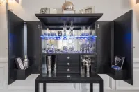 Marks at the Manor Luxury Riverside Apartments - Sleeps up to 4, with Parking and Sky TV