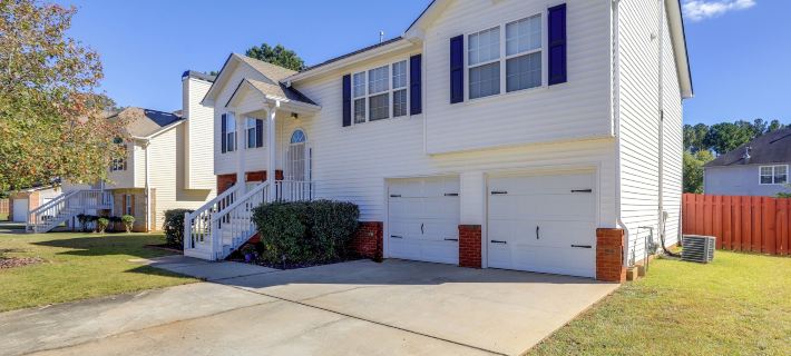Spacious Georgia Home w/ Deck, Grills & Fireplace! Hotels in Fulton County