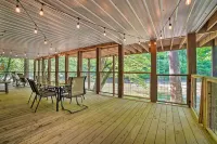 Crystal River Cabin w/ Scenic View & Fire Pit - Lemmikkieläimet sallittu