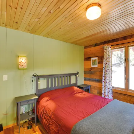 Idyllic Twin Lakes Escape w/ Views of the Lakes