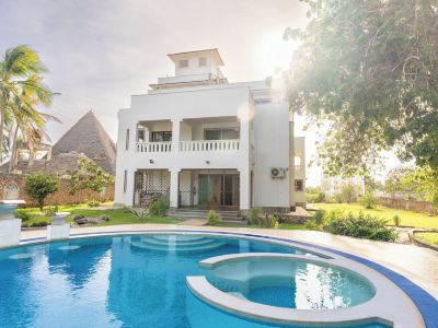 Queens Chateau Boutique Villa