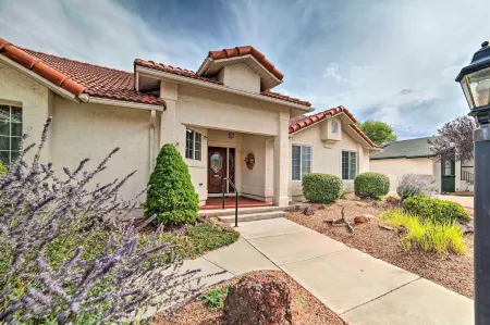 3 Mi to Lake Powell: Home w/ Patio & Waterfall